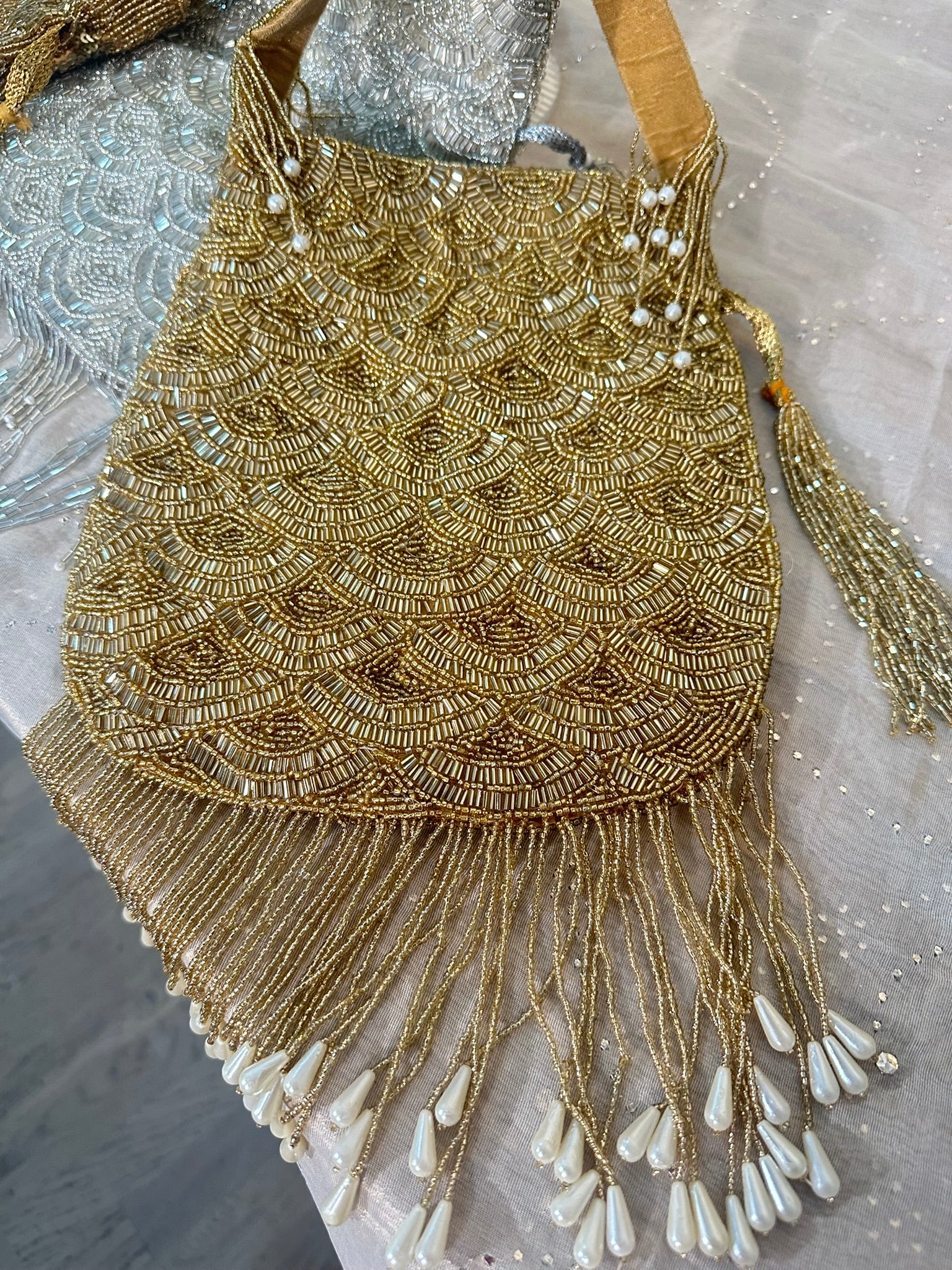 Hand- Embroidered Scallop Latkan