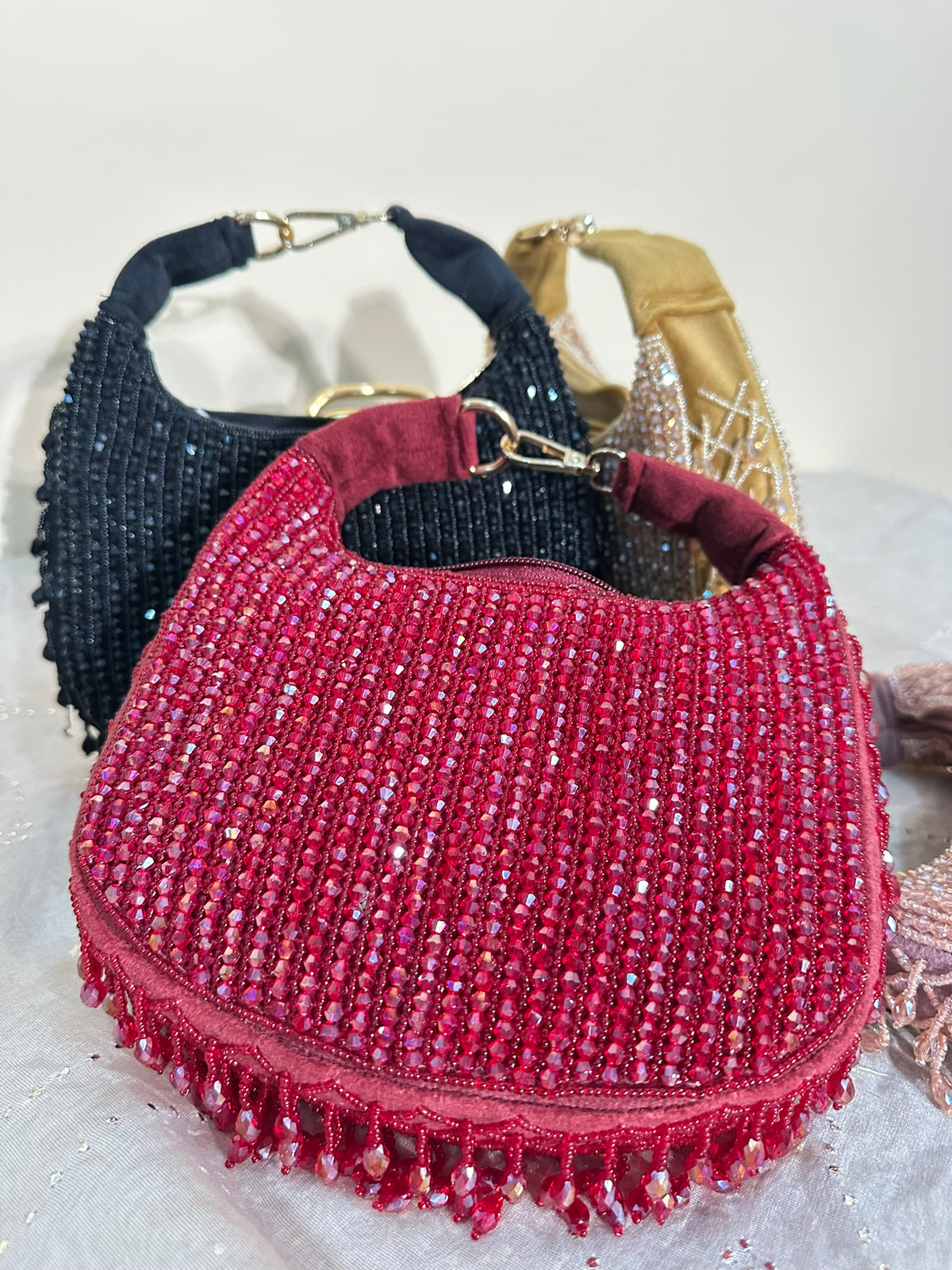 Bolso de borlas con cuentas de cristal hecho a mano