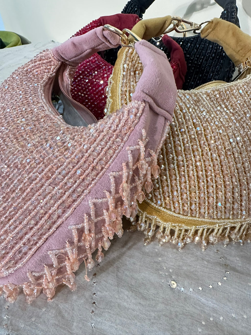 Bolso de borlas con cuentas de cristal hecho a mano