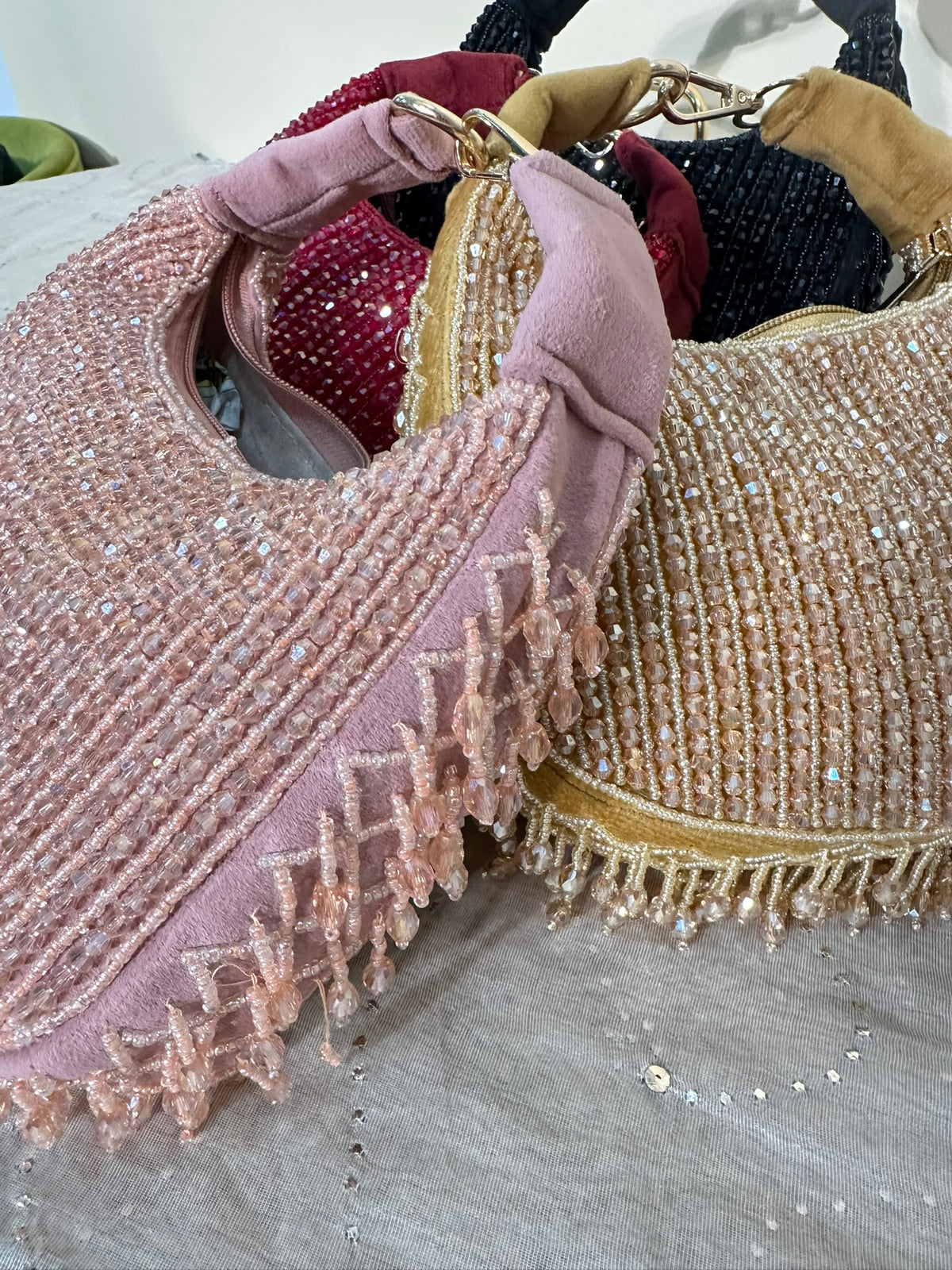 Bolso de borlas con cuentas de cristal hecho a mano