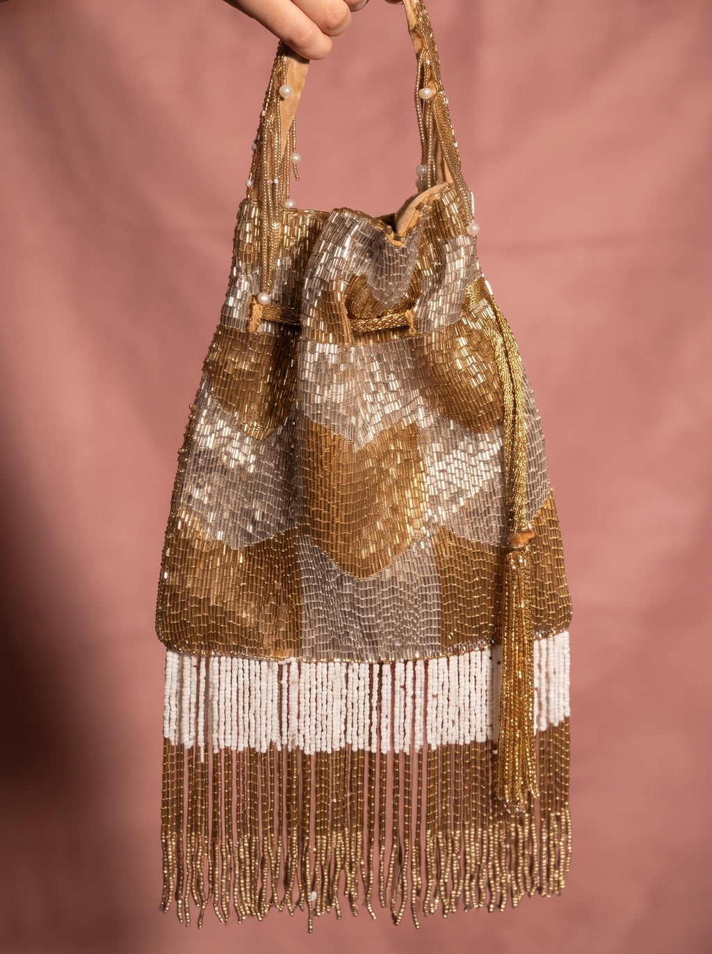 Bolso con borlas