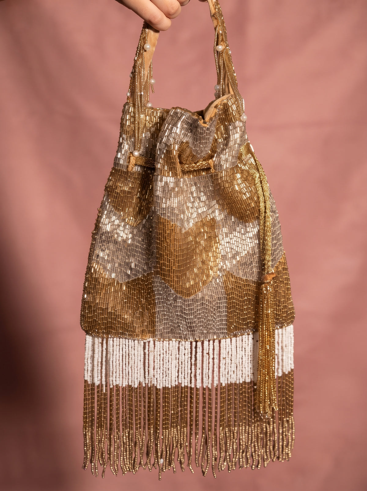 Bolso con borlas