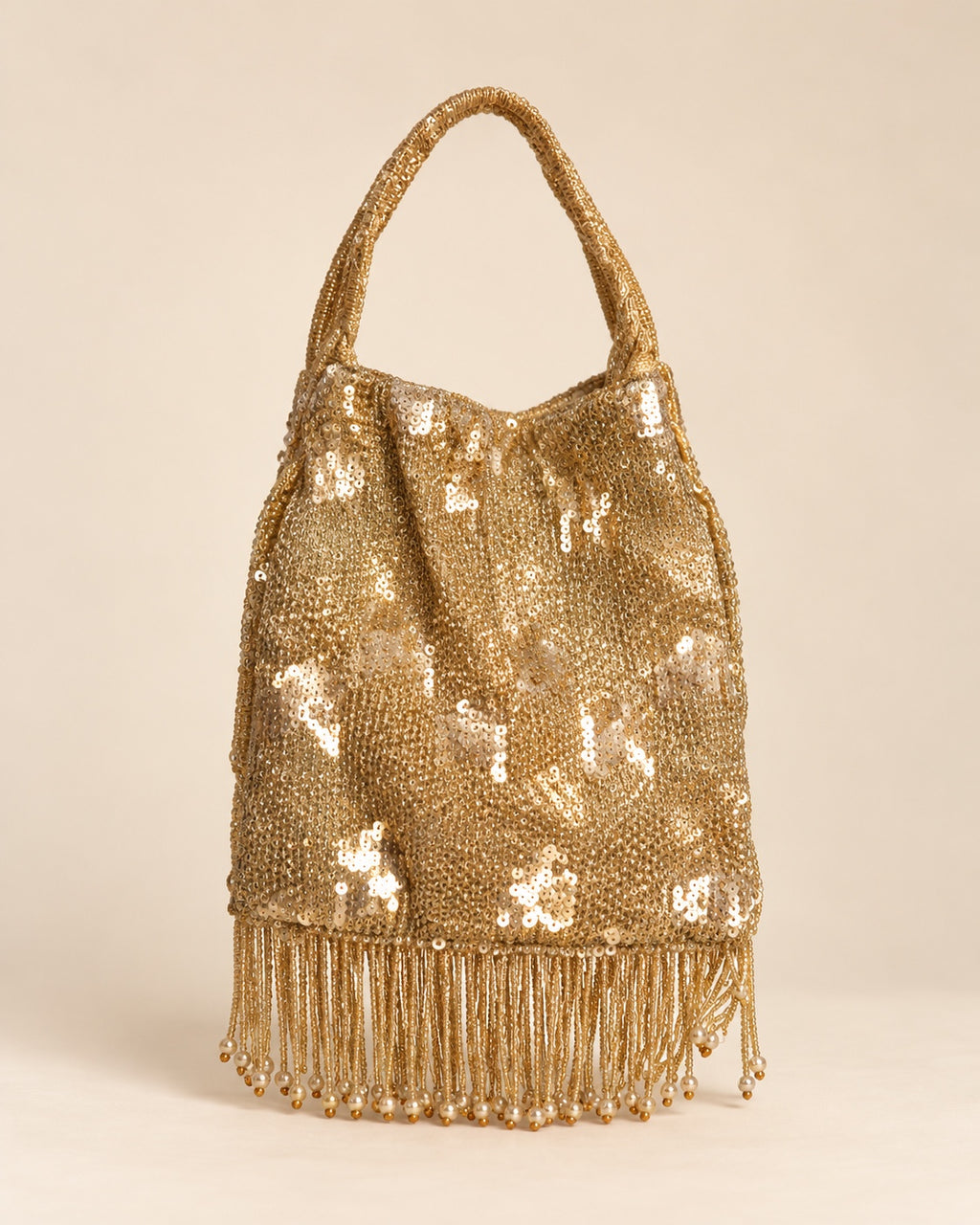 Bolso con borlas